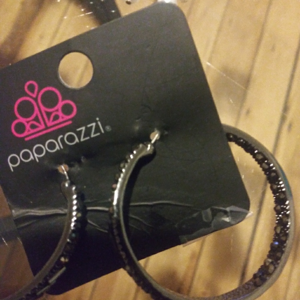 Earring - Picture 5 of 8